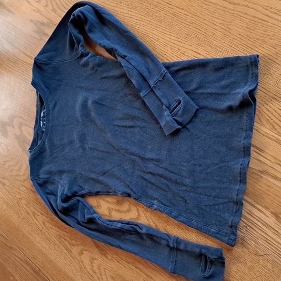 Delia's long sleeved thermal tshirts with thumb holes - Picture 2 of 7